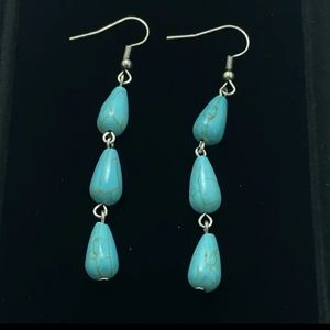 NIB-Beautiful turquoise drop dangle earrings